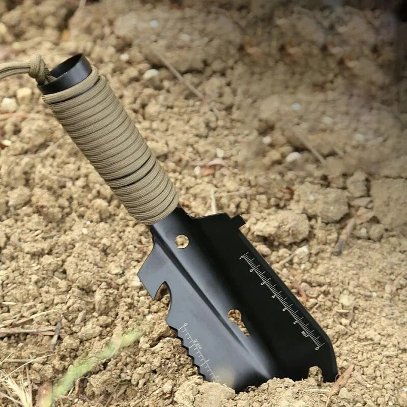 survival schep voor kamperen met mes en liniaal