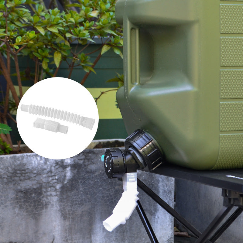 Aftapkraan van de waterjerrycan met verlengslangetje