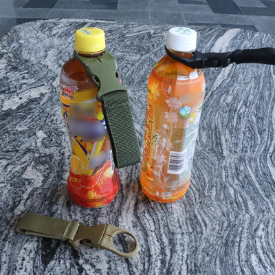 Waterfleshanger gebruik tijdens wandelen