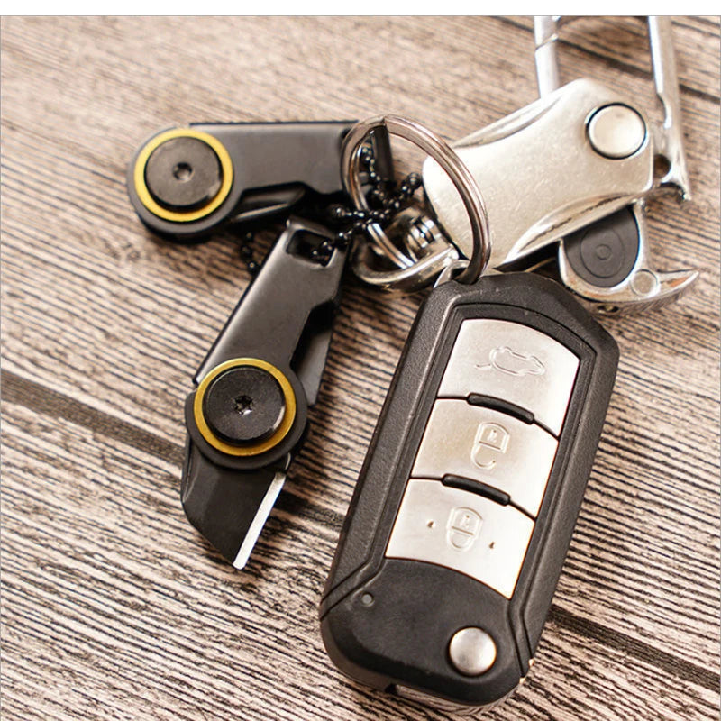 Mini-mes gebruikt tijdens kamperen, handig voor outdoor activiteiten.