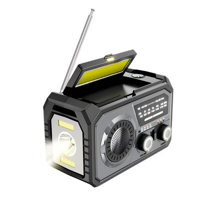 Draagbare weerradio in grijs met 16000mAh batterij, zonnepaneel en LED-zaklamp, perfect voor kamperen en noodsituaties.