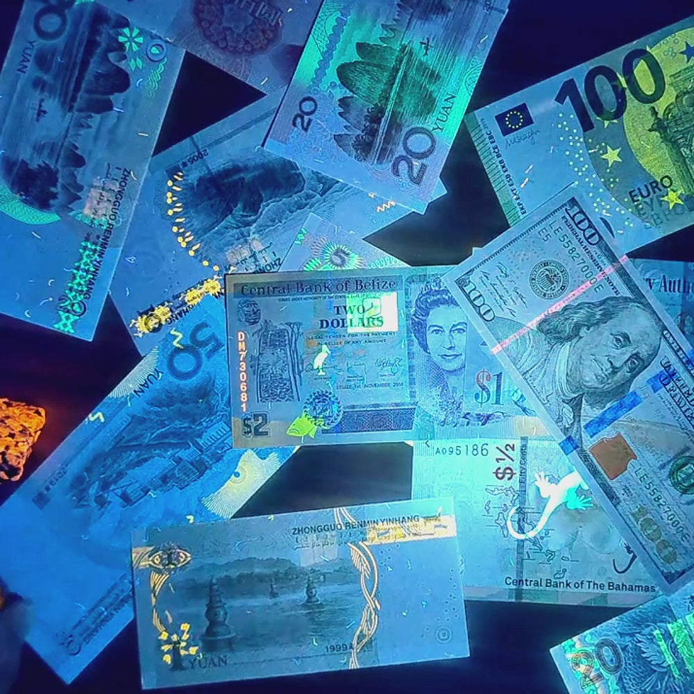 Video laden: UV Zaklamp 3x 365nm 12 core - Oplaadbare Blacklight Zaklamp