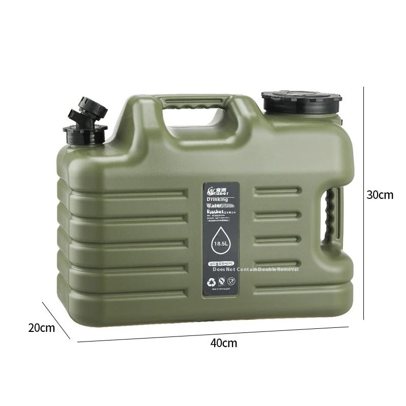Legergroene waterjerrycan 18,5 liter met ribbels en kraan, 40 × 20 × 30 cm