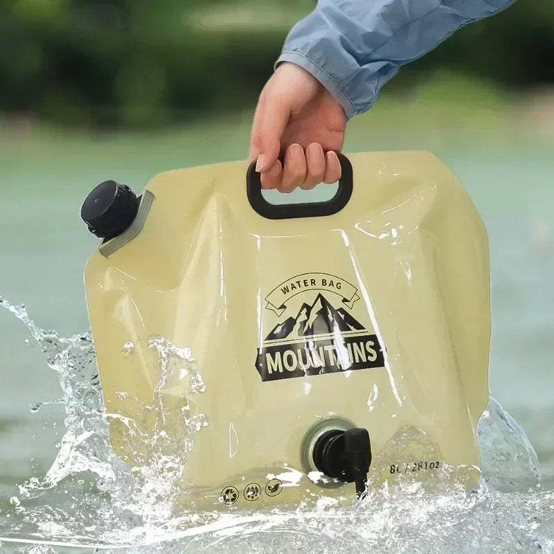 Waterzak 8 liter dragen aan de handgreep